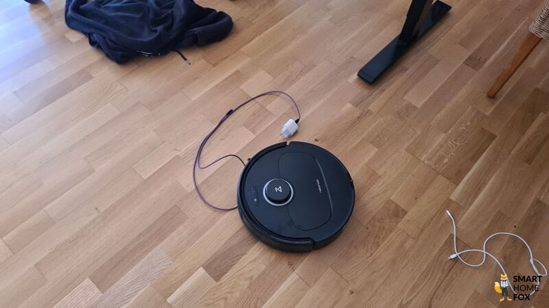 Roborock QRevo Plus verfährt sich am Kabel